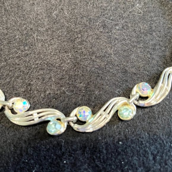 Vintage ‘Choker Style’ Silver Tone Necklace & Earrings w/Blue ‘Confetti’ Crystal - Picture 5 of 10